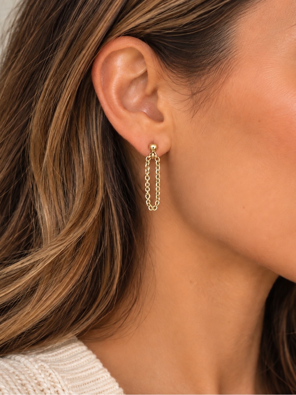 🔹 Gold-Tone Chain Loop Dangle Earrings
